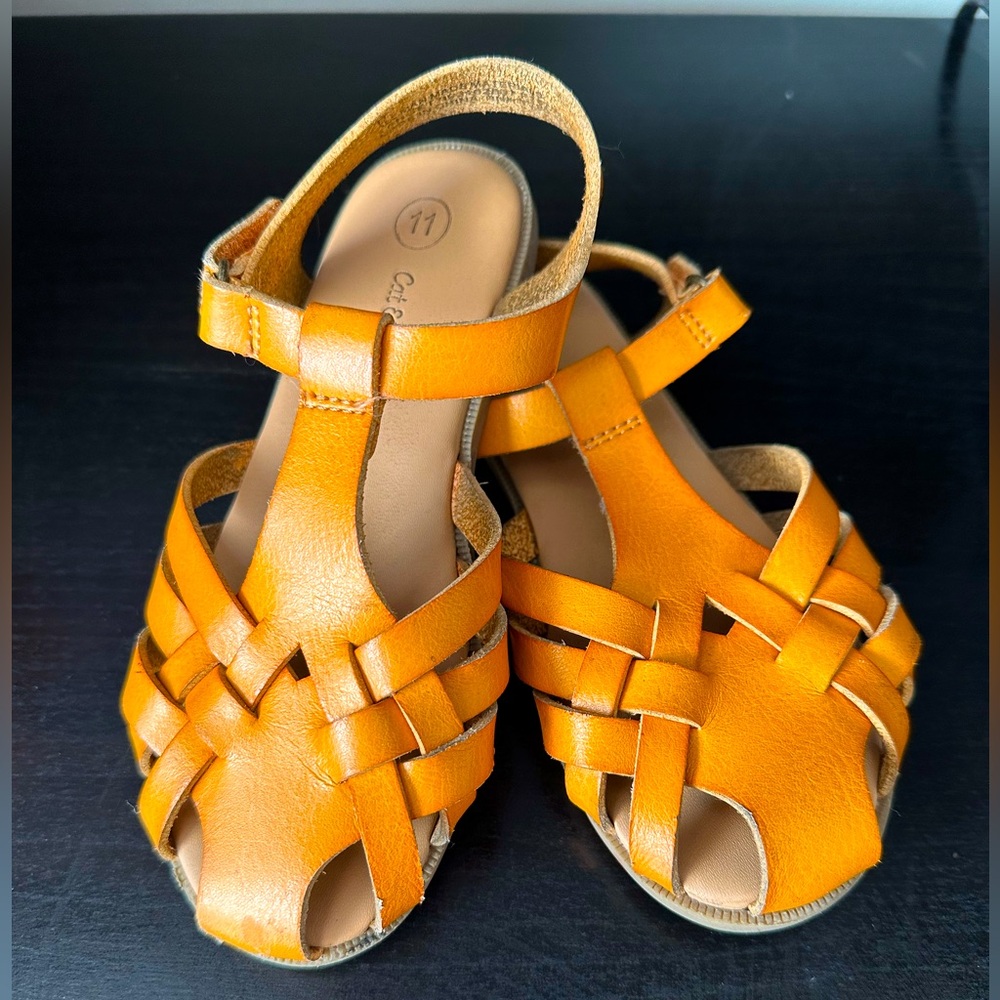 Sandals size 11